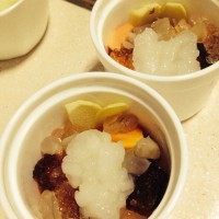 木瓜炖雪蛤,铺上材料。