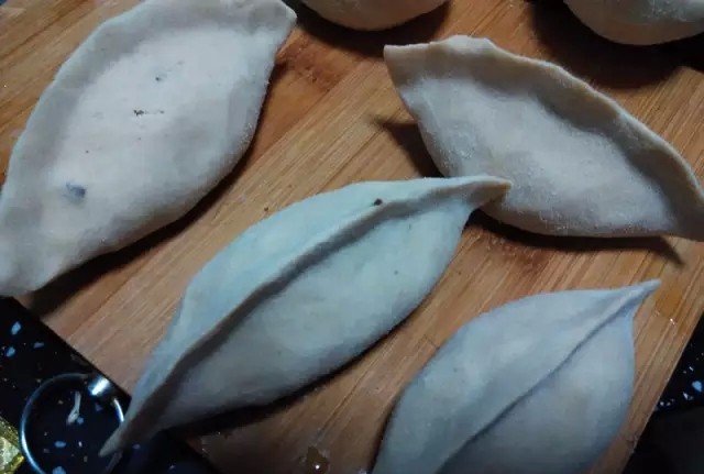 莜面大蒸饺,收口,成为大饺子。