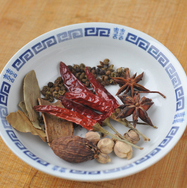 五香卤煮花生 ,把各种香料准备好,自己家里有什么都可以放点进去。