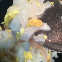 新加坡炒稞条,粿条大火翻炒,炒至略微焦香。