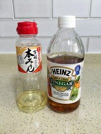 日式腌柠檬苦瓜片,做腌制调味汁:准备好味淋和<a style='color:red;display:inline-block;' href='/shicai/ 755'>苹果醋</a>。