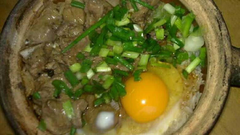 粤式 排骨鸡蛋煲仔饭