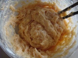 松果鸡,朝一个方向搅打,搅上劲。