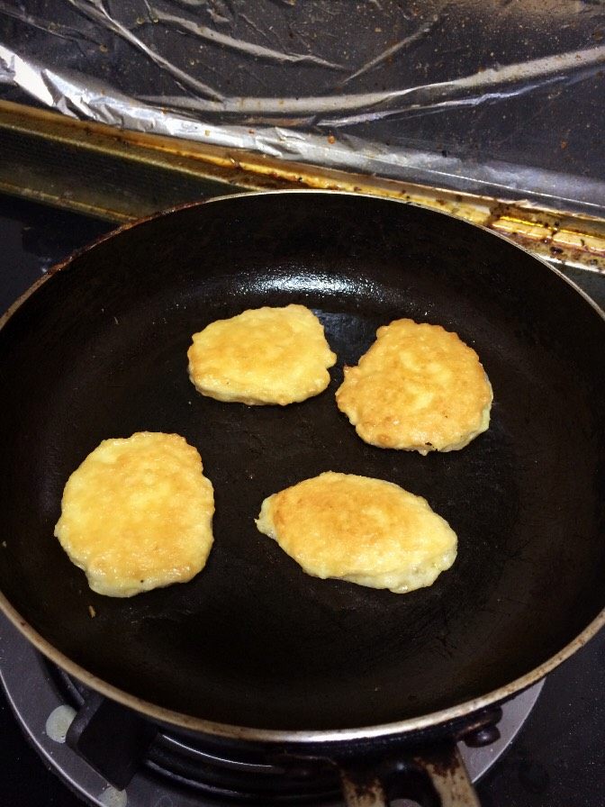 宝宝鱼泥饼