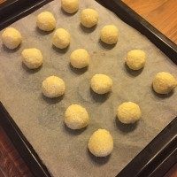 奶香椰子球,取出后,15g一个搓成球
