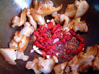红糟肉,接着下<a style='color:red;display:inline-block;' href='/shicai/ 765'>红糟</a>,爆香