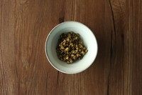 烧仙草,绿豆和红豆的煮法一样,但煮至炸开时间比较短,大概在半小时左右,煮的时候注意观察尝试。