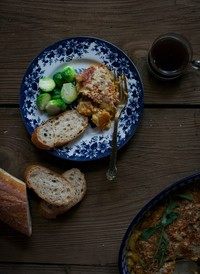 焗烤南瓜,搭配面包和蔬菜,其实本身就很管饱