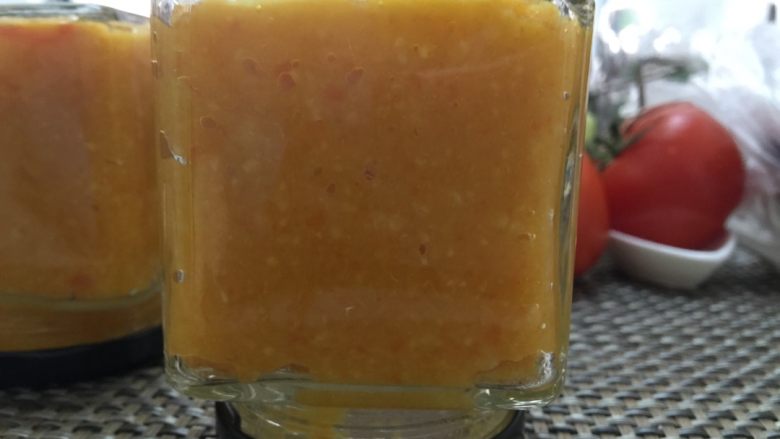面包机简单制作橙子胡萝卜果酱,营养丰富、好吃。,制作完成后趁热迅速装瓶倒置。(瓶子必须玻璃瓶,酱菜瓶洗干净也可以装果酱。)
