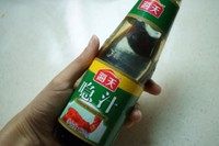 卤鸡腿,喼汁好像是广东特有的调料,尝起来酸酸甜甜咸咸的,还带有点特殊香料味