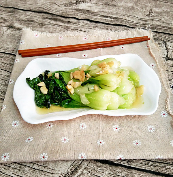 爆炒小油菜,装盘、摆盘即可(即营养又美味)