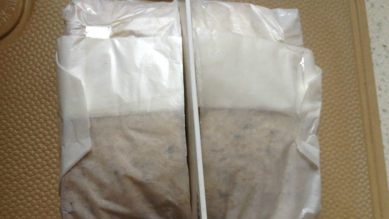 纸袋三明治,用刀从中间对切开即可.