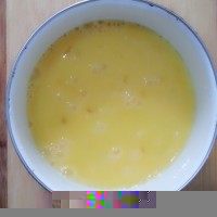 鸡蛋饼,将<a style='color:red;display:inline-block;' href='/shicai/ 9'>鸡蛋</a>打成<a style='color:red;display:inline-block;' href='/shicai/ 9'>鸡蛋</a>液