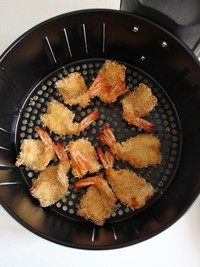 一虾两吃之辣脆虾头&酥香虾尾,选择“炸虾程序”,温度180°时间10分钟,待听到蜂鸣音后就可以打开空气炸锅,将虾取出了。