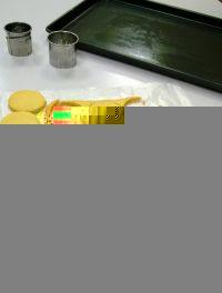 布列塔尼奶油酥饼,待饼干烤熟之后,趁热用切模切出饼干,形状和大小可根据自己的模具来,自然冷却备用