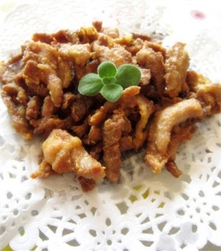 软炸里脊,用厨房纸巾吸一下油,装盘即可食用。