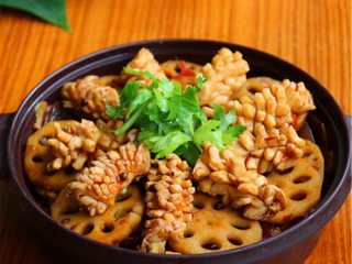 鱿鱼藕片麻辣香锅