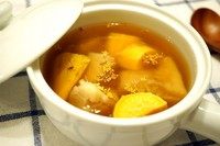电饭锅版番薯芋头姜红糖水,时间到即装起撒点桂花,香气扑鼻,沁人心脾。