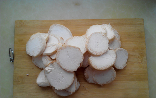 土豆片烧杏鲍菇,土豆去皮洗净