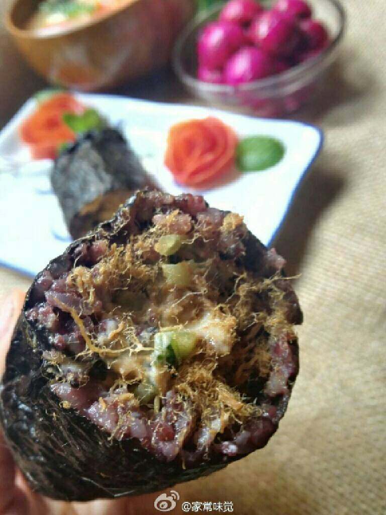 黑米肉松饭卷,好吃又美味!