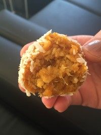 椰丝红薯燕麦球 ,刚烤完那会特别好吃! 肉桂跟红薯原来也挺搭!!