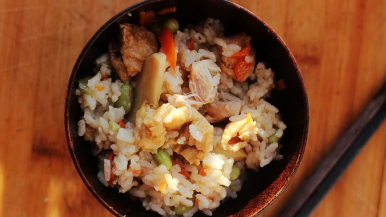 鸡肉什锦炊饭