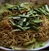 杂蔬炒面,入味了,放入<a style='color:red;display:inline-block;' href='/shicai/ 116'>韭菜</a>段炒软了就可以起锅了。