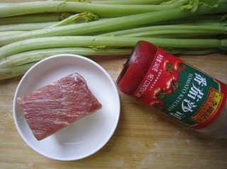 糖醋里脊,原料备用。
