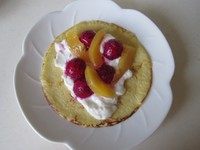 水果可丽饼,再随意摆放自己喜欢的水果;