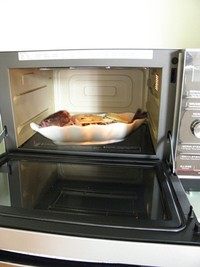 麒麟鲈鱼,放入微波炉,开启蒸汽微波程序10分钟。