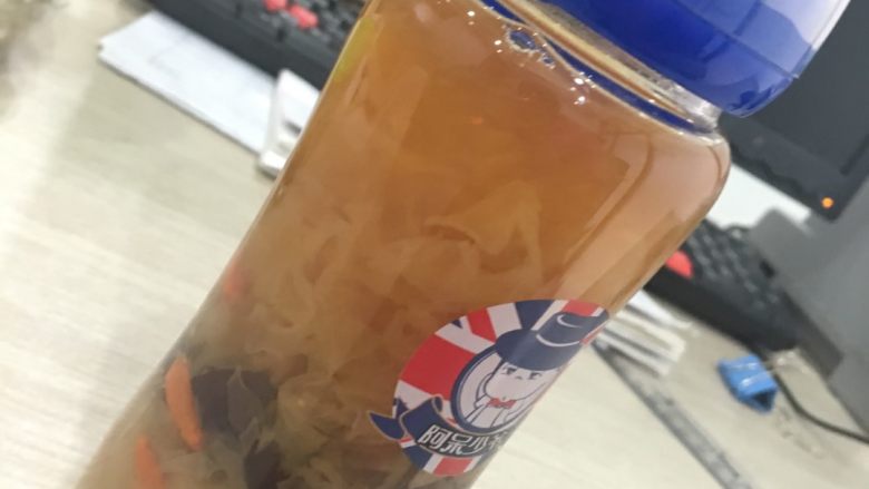 红枣银耳羹,煮好装瓶(携带)