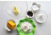 萌哒哒的南瓜小饼干 ,准备材料,按材料明细用电子秤称好。