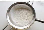 萌哒哒的南瓜小饼干 ,倒入南瓜泥,继续用蛋抽搅打均匀。