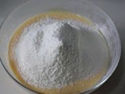 法式薄饼黄金蛋糕 ,加入牛奶,筛入低粉