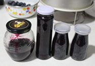 蓝莓果酱,果酱趁热装入瓶中,如果瓶口能密封,可以倒置30分钟