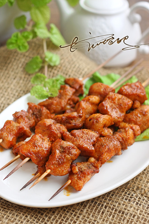 生烤羊肉串 