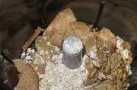香蕉巧克力芝士蛋糕,黄油融化成液状,饼底除黄油外所有材料放入料理机里打成粉状