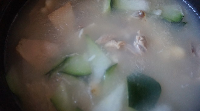薏米莲子老鸭汤,下煲汤键,全程2小时剩半小时时加入适量盐调味就OK了