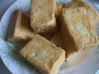 豆腐箱子,炸好的豆腐。