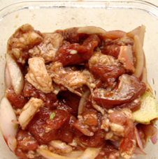 新疆羊肉串,先将<a style='color:red;display:inline-block;' href='/shicai/ 329'>羊肉</a>洗净，肥瘦部分分别切开，然后切成直径1.5厘米左右的小块，放入材料B，伴均匀之后放冰箱腌制过夜。