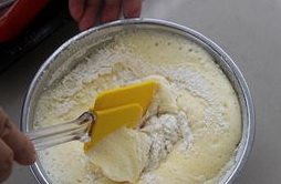 铜锣烧,用橡皮刮刀上下翻拌均匀,不要画圈搅拌