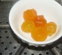 蛋黄南瓜,蛋黄放入碗内,盖保鲜膜,入蒸锅蒸5分钟,焖5分钟。