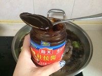 捞酱牛肉片,如果有黄豆酱可用黄豆酱代替柱侯酱，因为后期还会调味，所以不必做太咸