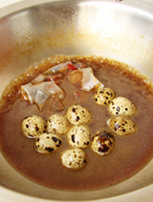 秘制卤鸭舌,剩下的卤汁还可以卤<a style='color:red;display:inline-block;' href='/shicai/ 12'>鹌鹑蛋</a>,千万别浪费了。