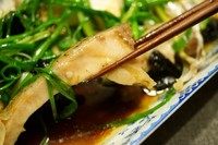 榄角蒸鱼腩,广东人蒸鱼喜欢用鲩鱼，而我更喜欢用草鱼，鱼肉更嫩更滑，还更便宜。