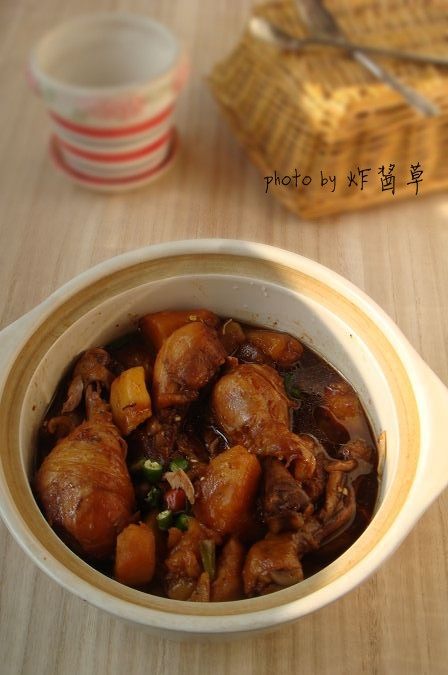 鸡腿炖土豆