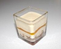 榛·芒果慕斯,挤好芒果酱再倒一层慕斯料放冷藏冰箱