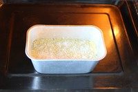 椰香草莓软酥饼,11.烤箱预热上下火180度,模具放烤盘上中层烤16分钟左右