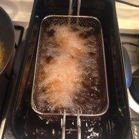 咖喱猪排饭,油温160度,炸5分钟~基本上这边炸出来了咖喱那边也好了,最后都浇到饭上就ok了