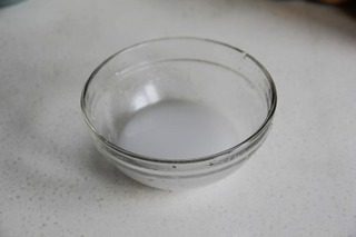 自制豆腐花,加入适量清水,辣椒油,煮开
